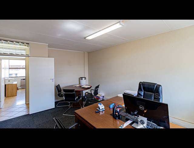 1,048M² OFFICE FOR SALE IN FERNDALE
